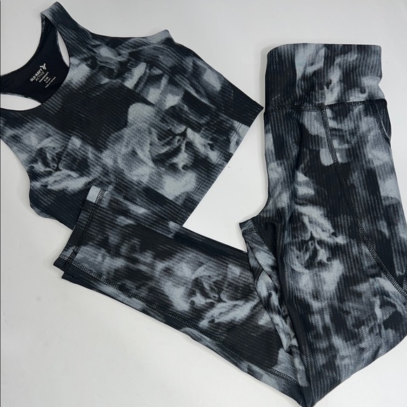 Girls Old Navy Black and Gray Kids Matching Activewear - Picture 3 of 10